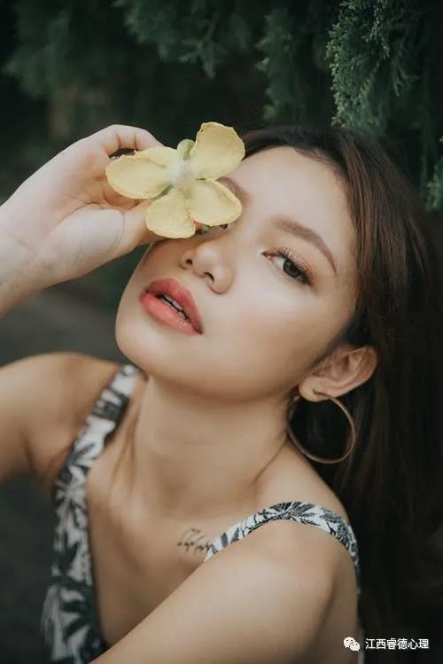 也许我们错把同情当成了爱情